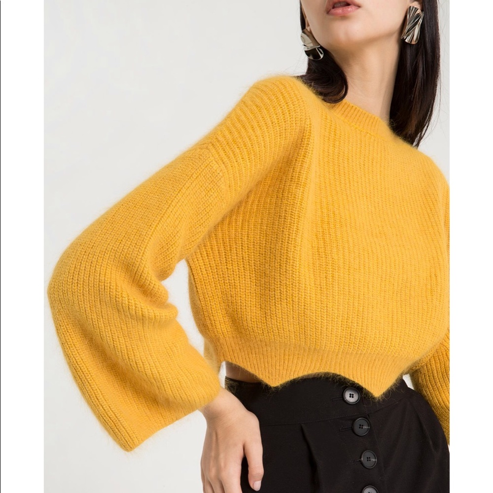 MIKA YELLOW SCALLOPED YELLOW CROP SWEATER